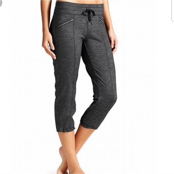 Athleta Pants - Athleta quest metro slouch gray athletic capris